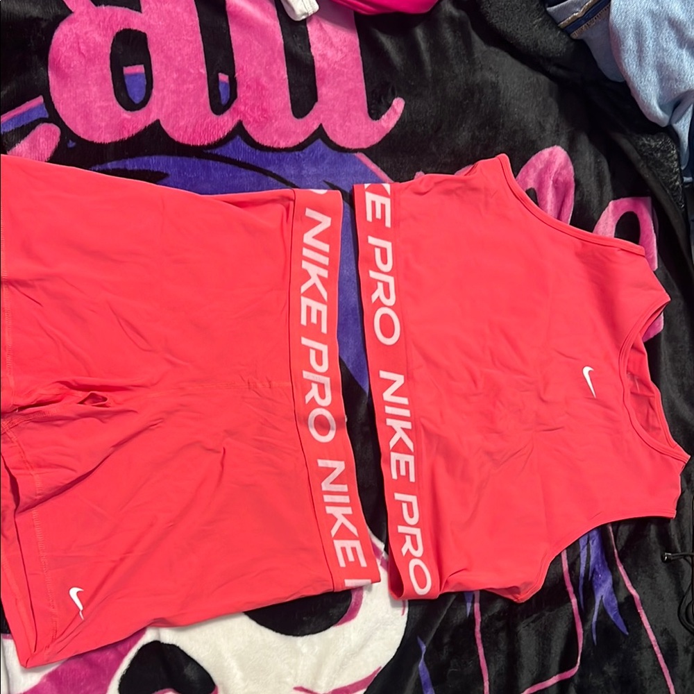 Nike Pro Coral Athletic Set